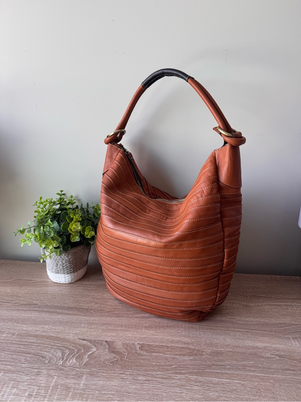 IL Duca Women’s Leather Large Hobo Bag in Tan - Classic Everyday Shoulder Bag
